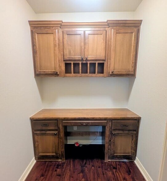 Office - 3110 Southwest Warberry Avenue