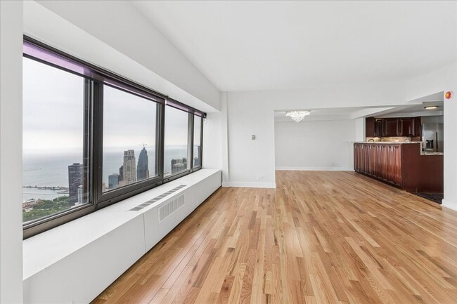 Building Photo - 175 E Delaware Pl