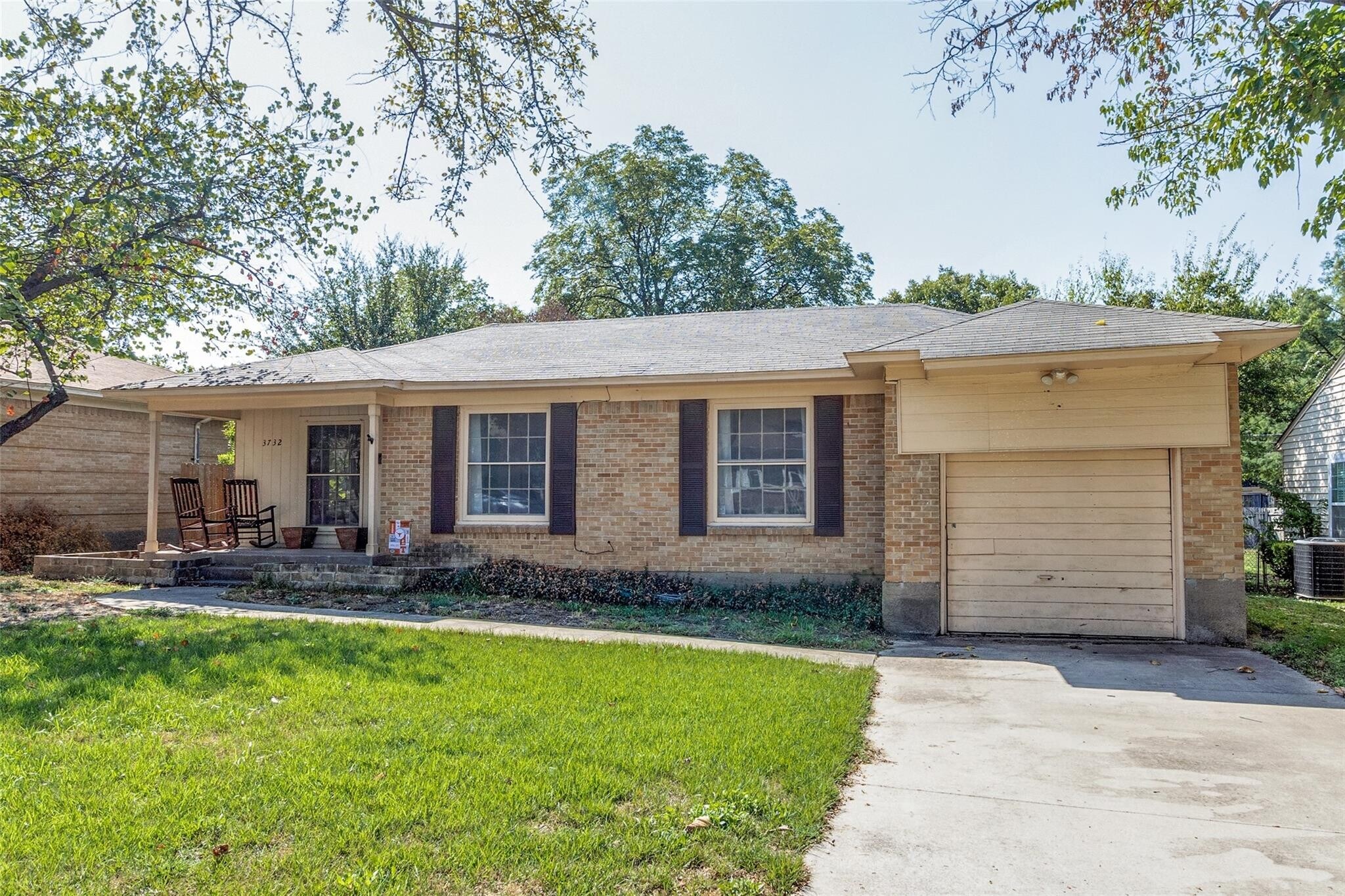 Building Photo - 3732 Seguin Dr