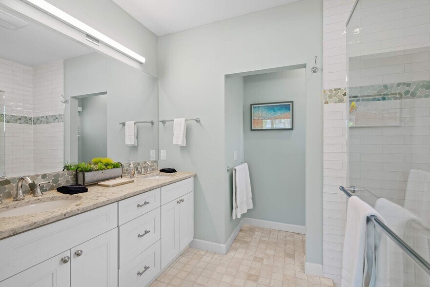 Building Photo - 551 91st Ave N