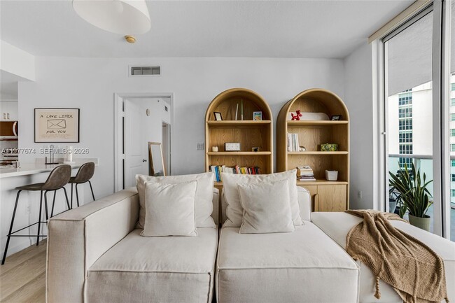 Building Photo - 7910 Harbor Island Dr