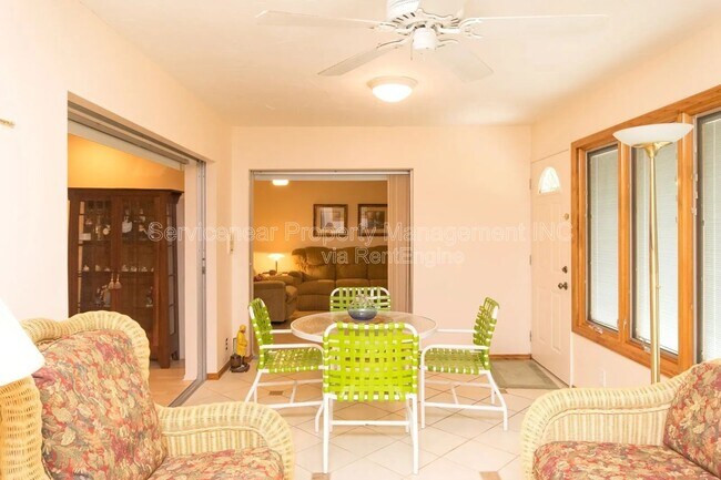 Building Photo - 423 Whispering Oaks Ct