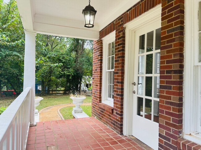 Building Photo - 510 Alford St