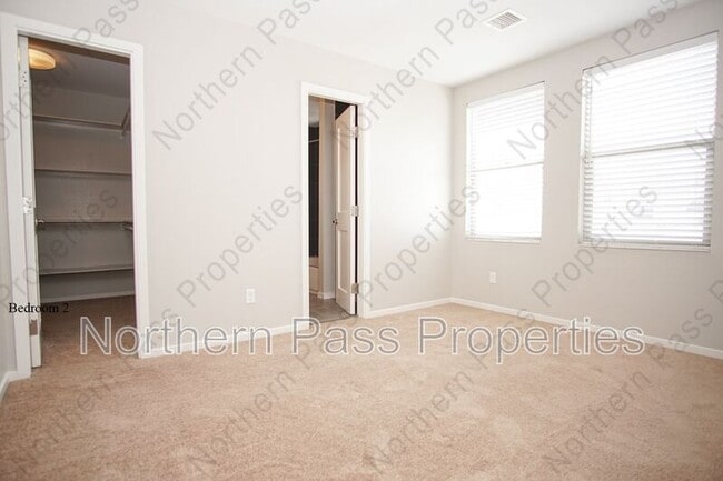 Building Photo - 4200 Camelot Heights Dr