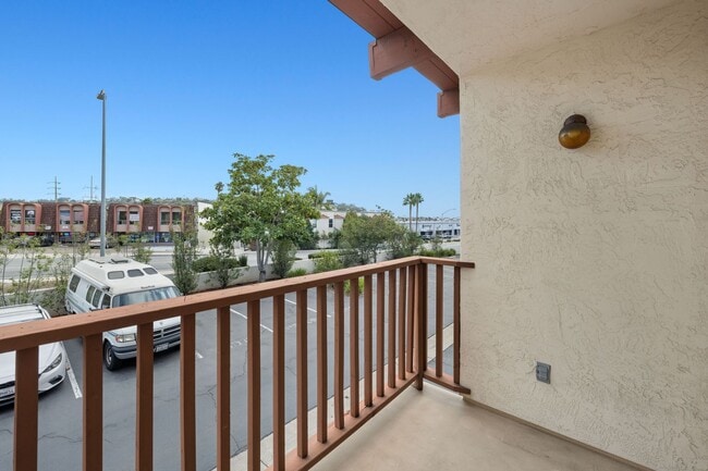 Building Photo - 5430 Linda Vista Rd