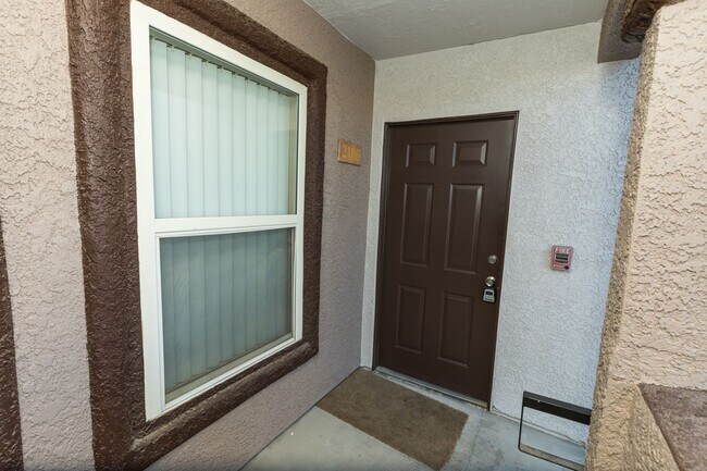 Building Photo - Lovely 2-Bedroom Condo in the Tuscano Comm...