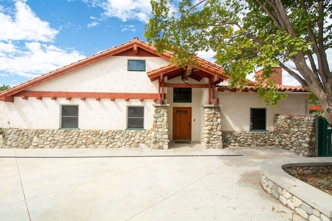 Building Photo - 3643 N Mills Ave