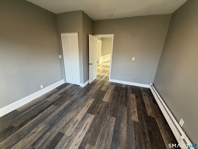 Building Photo - 402 Allen St