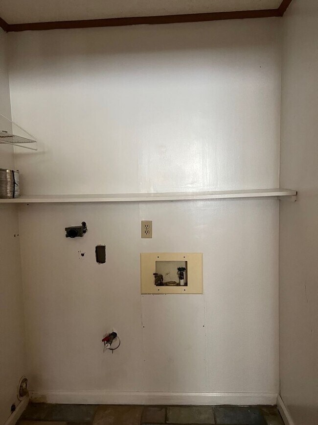 Building Photo - 412 US-171