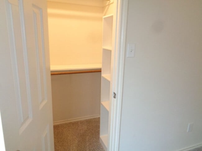 Building Photo - Beautiful 3BR Townhome in Villas of Oakwood Glen – Klein ISD