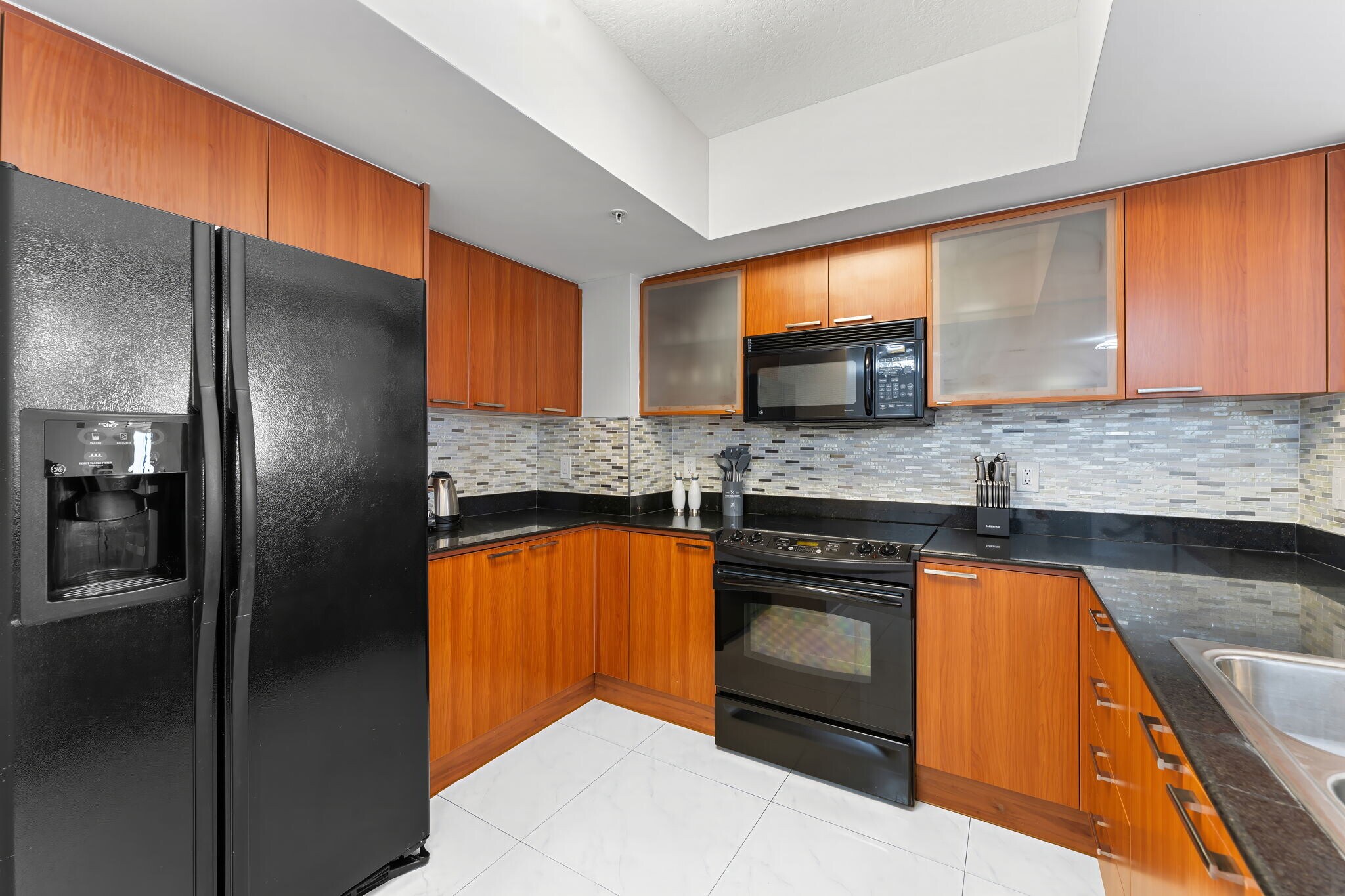 Building Photo - 16699 Collins Ave