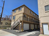 Building Photo - MOVE-IN SPECIAL: $700 OFF THE FIRST FULL M...
