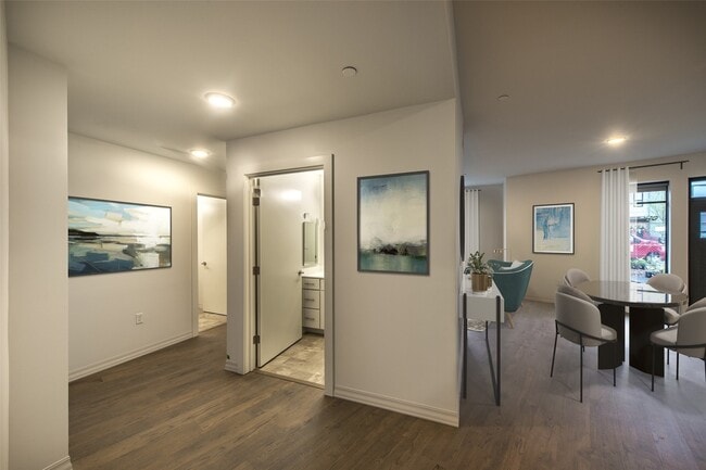 Building Photo - 100 Cabot St