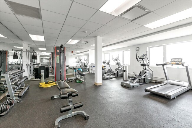 Building Photo - 830 Shore Rd