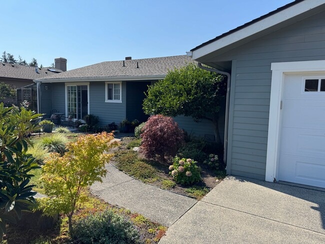 Building Photo - Furnished, Short-Term Camano Island Home w...