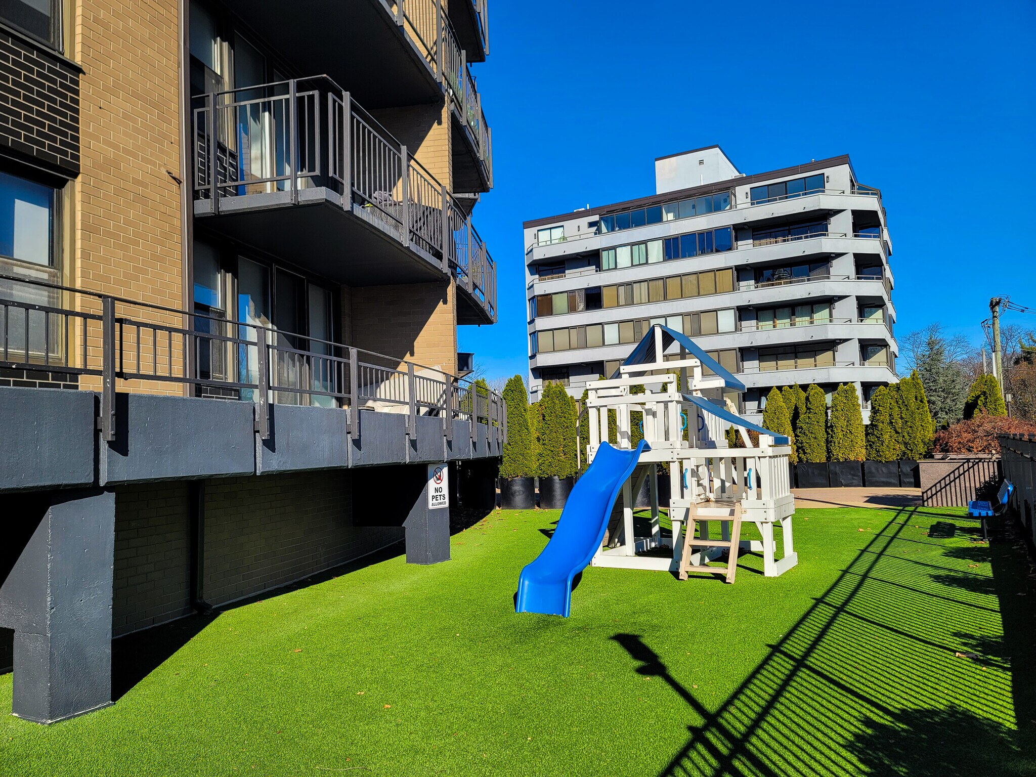 Building Photo - 2400 Hudson Terrace