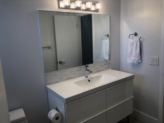 Building Photo - 1333 E Hallandale Beach Blvd