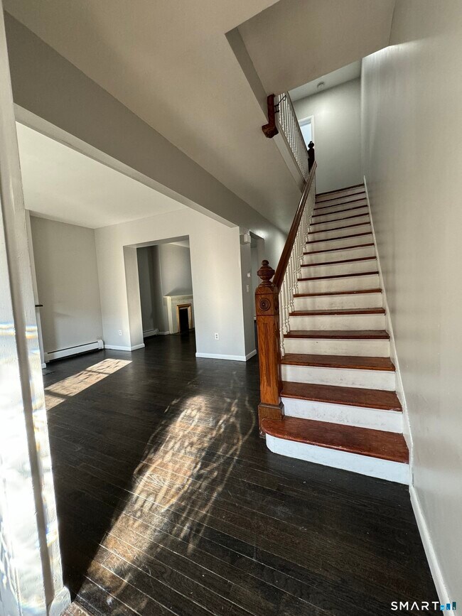 Building Photo - 277 Portsea St