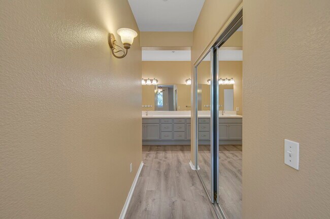 Building Photo - 3183 Dehesa Rd