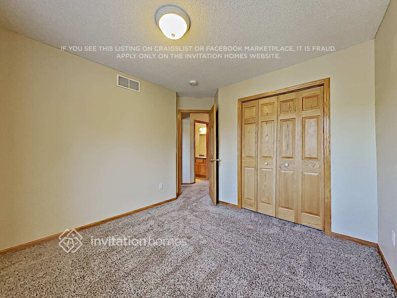 Building Photo - 5043 Ladyslipper Ave N