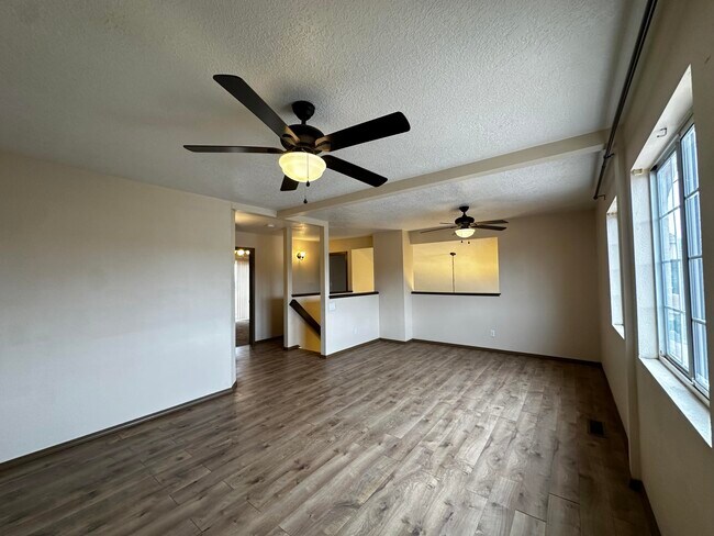 Building Photo - 800 Halter Dr SW