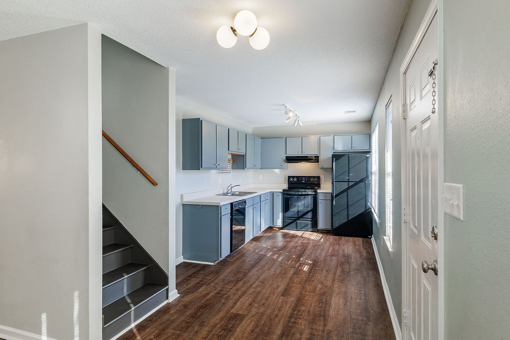 Building Photo - 138 welch Place, unit 4