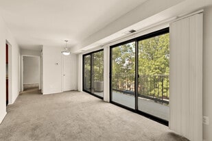 Building Photo - 5105 10th Pl S