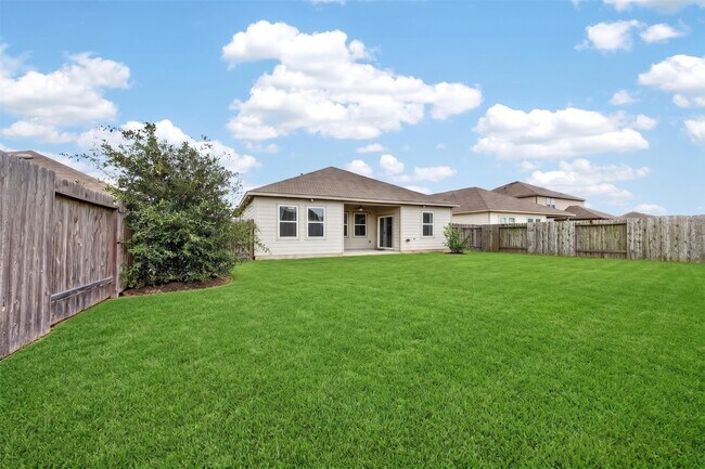 Building Photo - 1024 Banyon Tree Ln