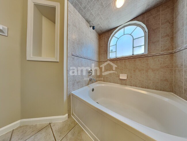 Building Photo - 3251 Sexton Dr