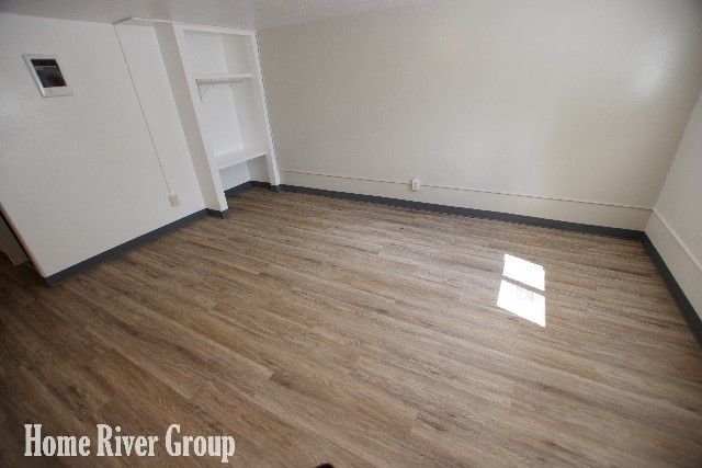 Building Photo - 219-B