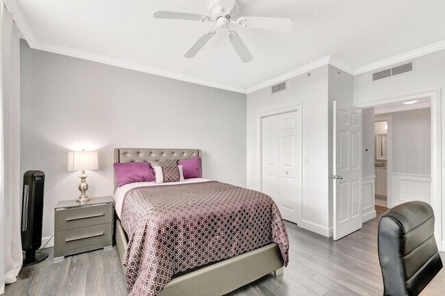 Building Photo - 804 E Windward Way