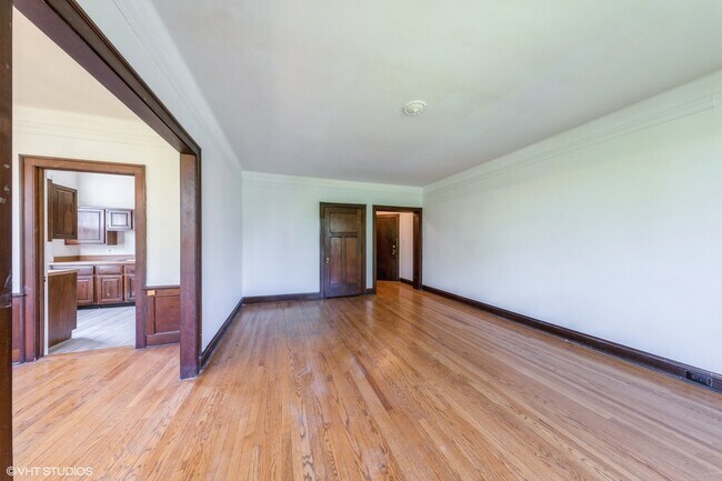 Building Photo - 5425 S E View Park