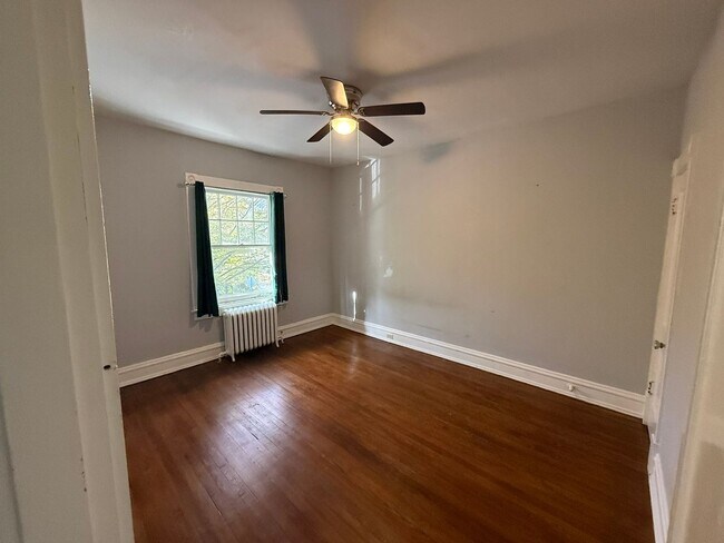 Building Photo - 3 Bedroom 1.5 bath Fan home for rent