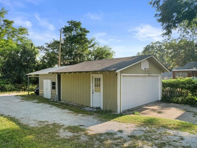 Building Photo - Available Now! Charming, Updated 3-Bedroom...