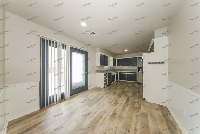 Building Photo - 3821 Rosewood Ct