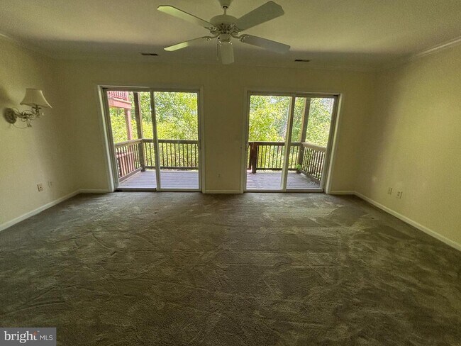 Building Photo - 113 NE Isles Dr