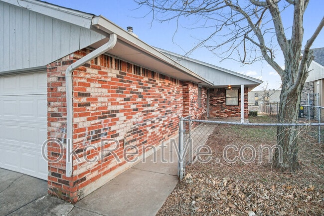 Building Photo - 502 Peppertree Ln