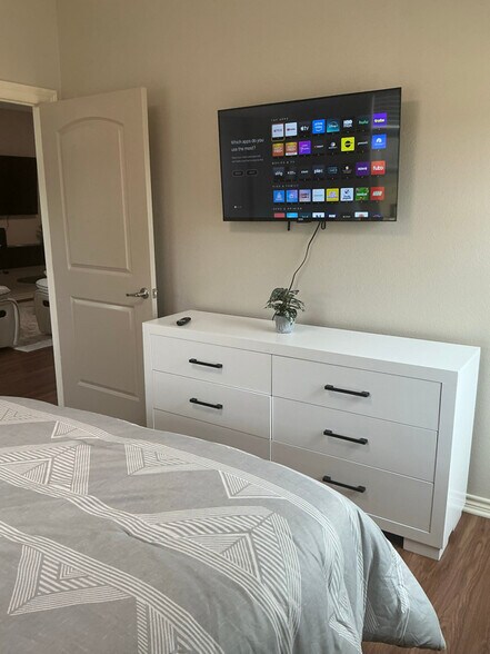 Building Photo - 516 Amy St