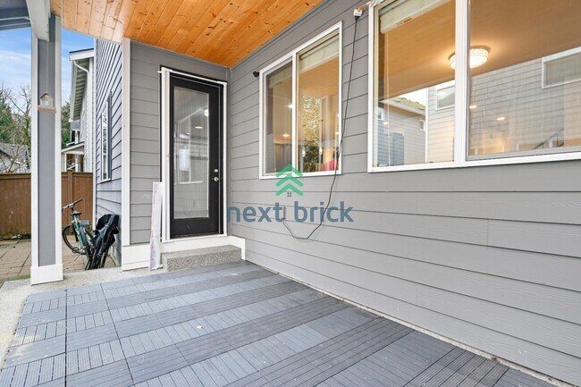 Building Photo - Stunning 3 Beds and 3 Bath Single Family with additional office space and entertainment room read...