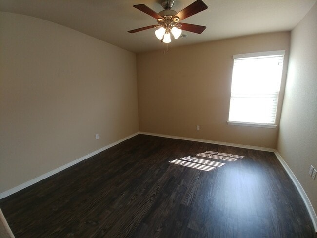 Building Photo - Great 3 Bedroom home in Fayetteville! Convenient to UofA and I-49!