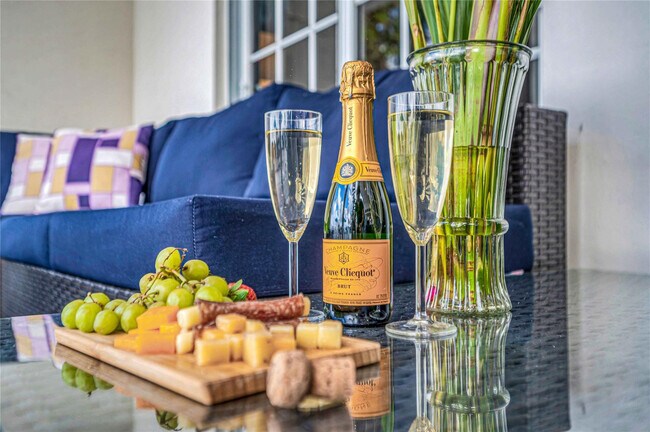 Building Photo - 1317 Middle River Dr