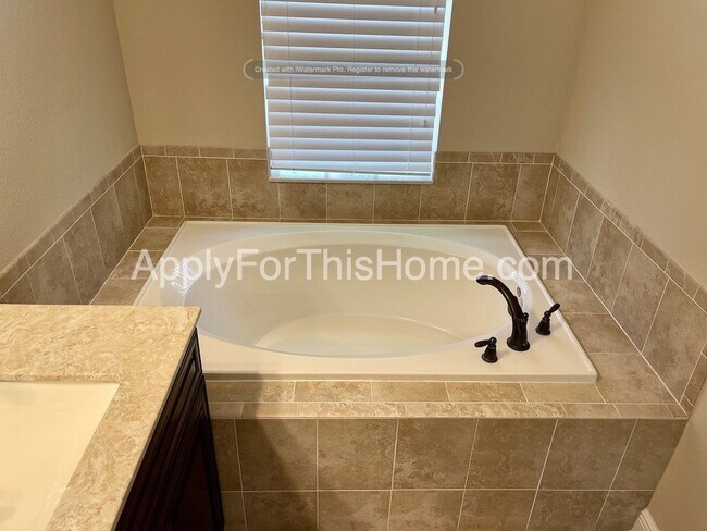 Building Photo - Single Family Dream Home in Gated Community