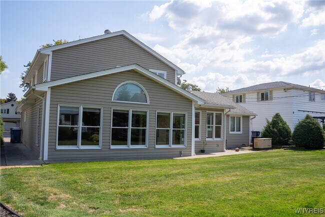 Building Photo - 102 Brooklane Dr