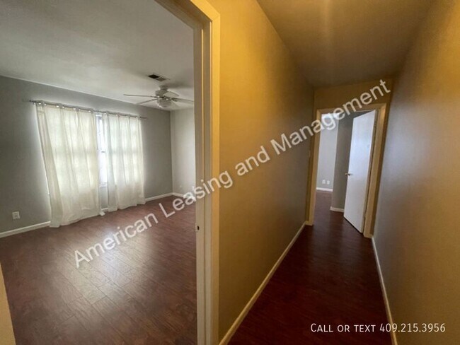 Building Photo - Beautifully Updated 3/2.5 Townhome in Beau...