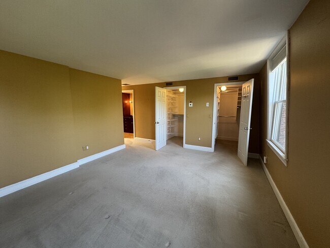 Building Photo - 403 Marlborough St