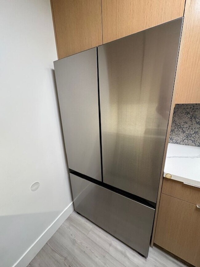Building Photo - Modern Alamitos Beach 2 bedroom Condo plus...