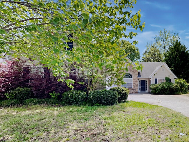 Building Photo - 910 Harbins View Dr