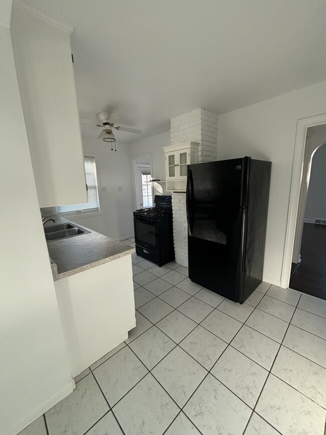 Building Photo - 2813 Pennsylvania Ave S