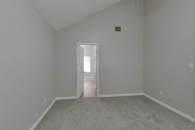 Building Photo - 16027 Hidden Acres Dr