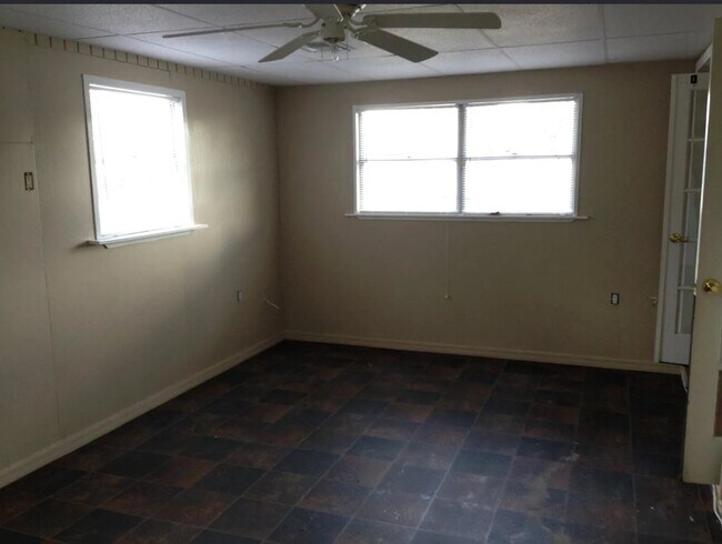 Building Photo - 2489 Hope Ave